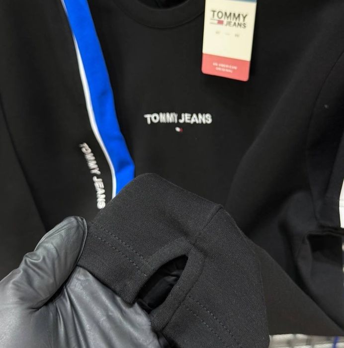 Compleu Tommy.Calitate luxury.Toate marimile disponibile