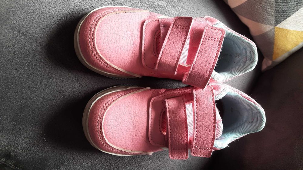 Детски бели обувки adidas и 28 размер