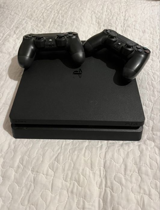 PlayStation 4 Slim + 2 controllere originale + EA FC 25 și FIFA 23