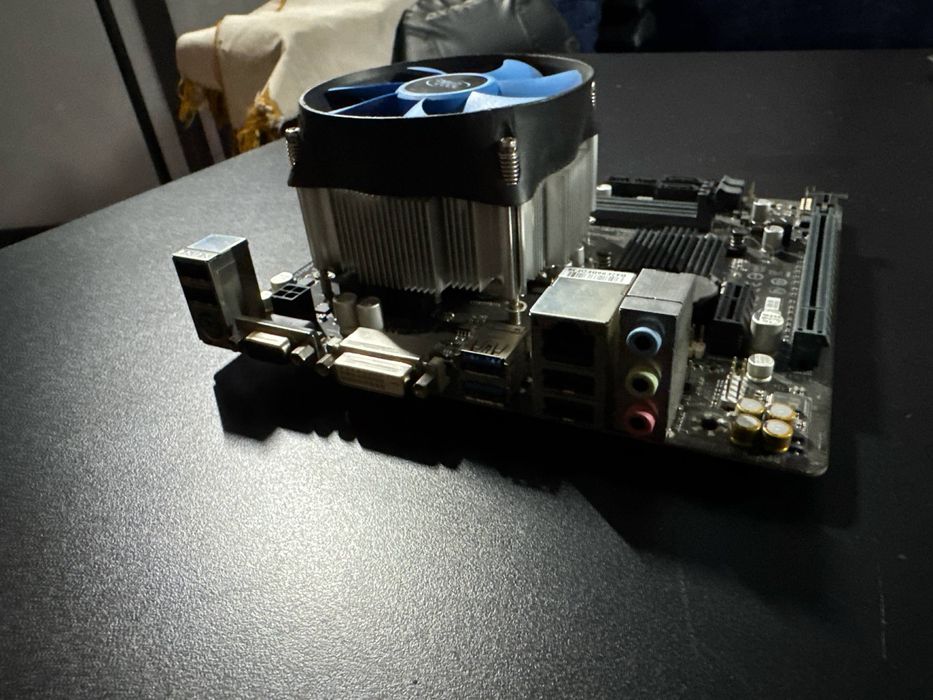 Gigabyte H310m s2v + i5-9400F