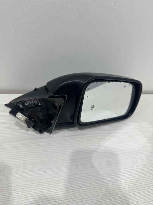 Правое боковое зеркало Mazda 626