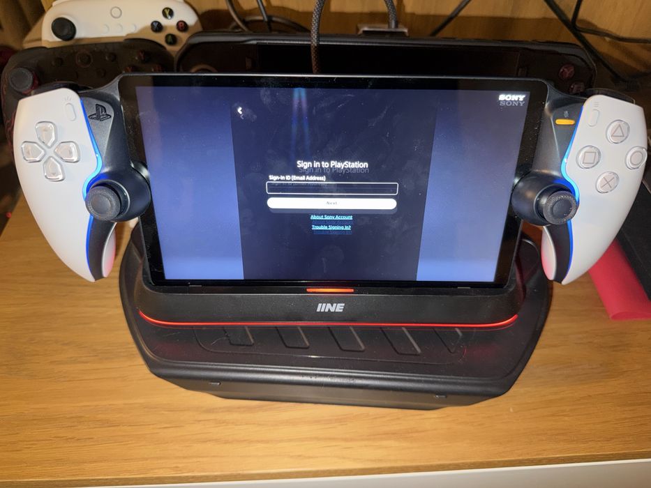 Playstation Portal кейс и док