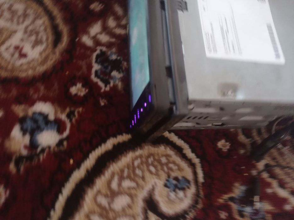 Avtomobil uchun manitorli magnitafon