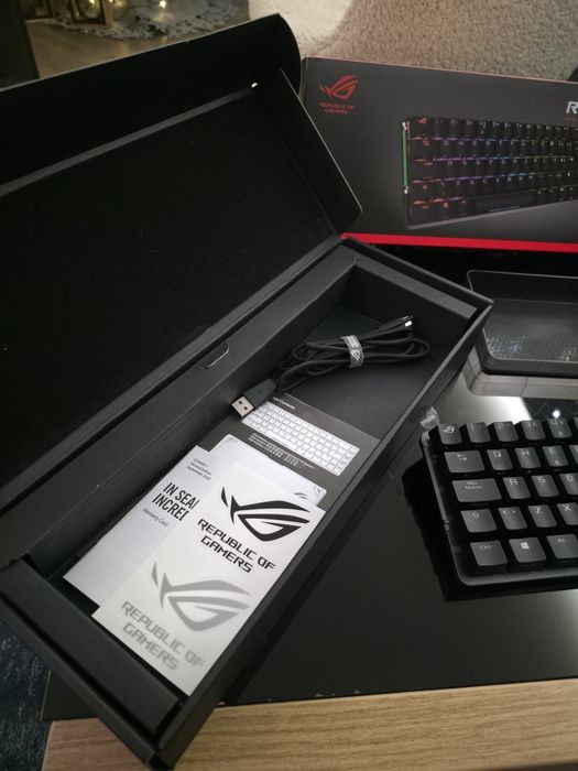 Asus ROG  Falchion wireless геймарска клавиатура