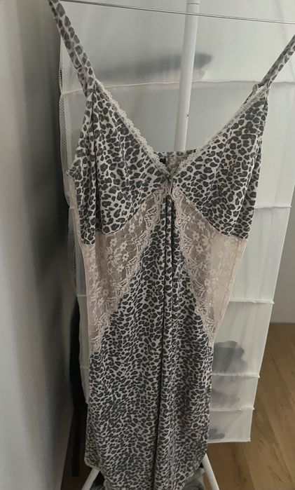 Дамска нощница с дантела