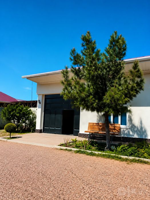 Hovli sotiladi hamma jixozlari bilan tayyor hovli