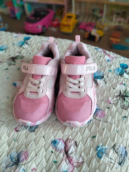 Adidași Fila mărimea 28