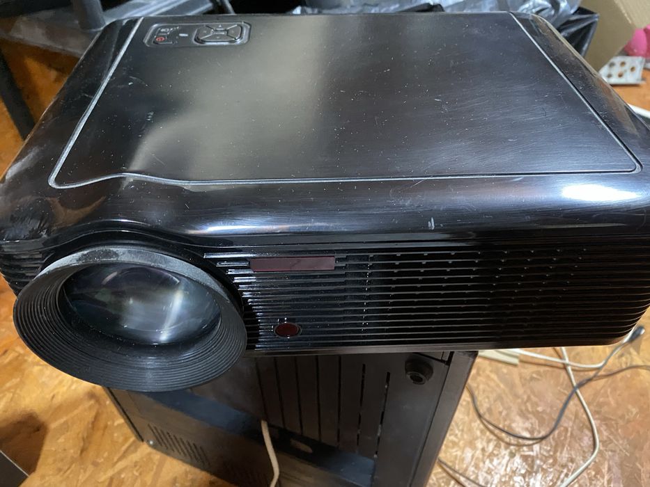 Videoproiector led full hd cu tuner tv