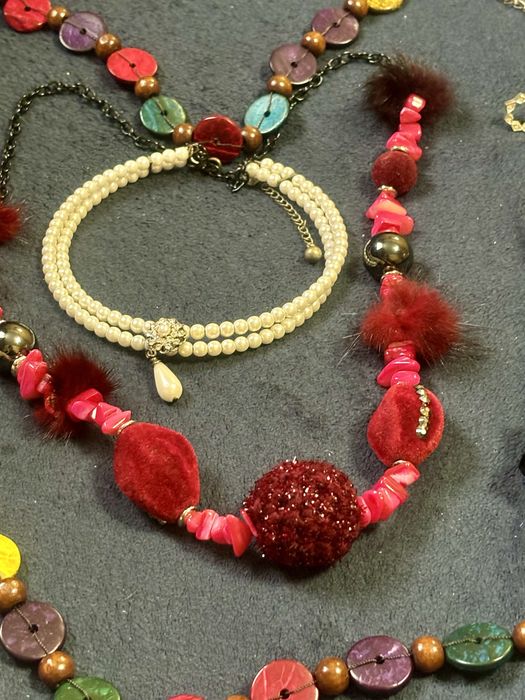 Бижутерия бусы,серьги,браслеты