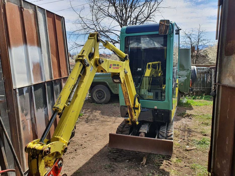 Мини багер за малки изкопи и самосвал