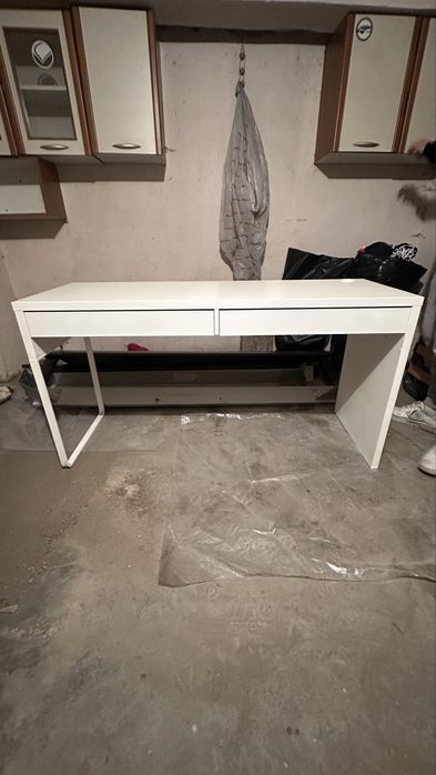 Бяло бюро от ИКЕА