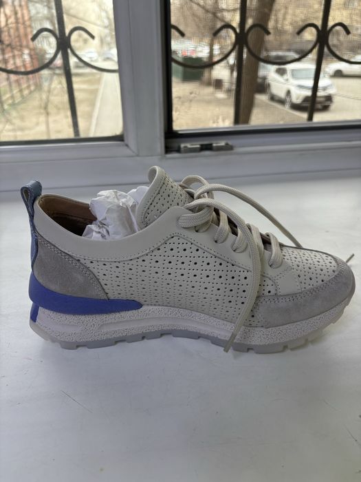 Продам кроссовки женские, натуральная кожа. Производство Турция.