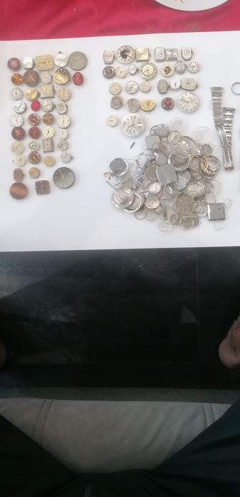 Ретро стари позлатени часовници-машини