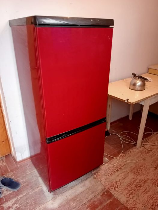 Продам  холодильник отлично работает