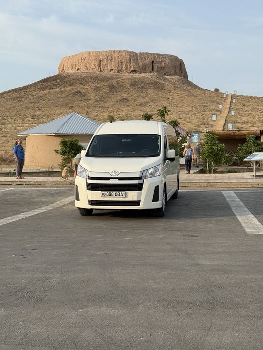 Микроавтобус Тойота Хайс H300