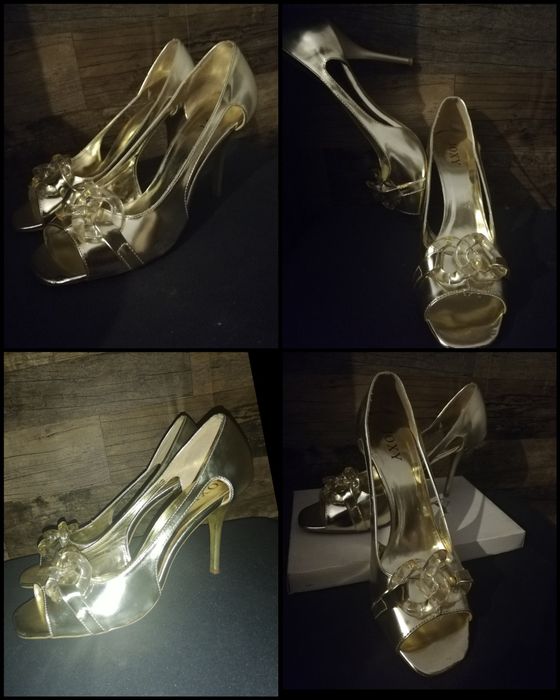 Златисти обувки на ток