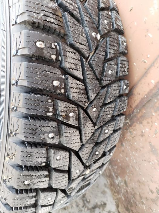 Продам диски с  резиной на ниву