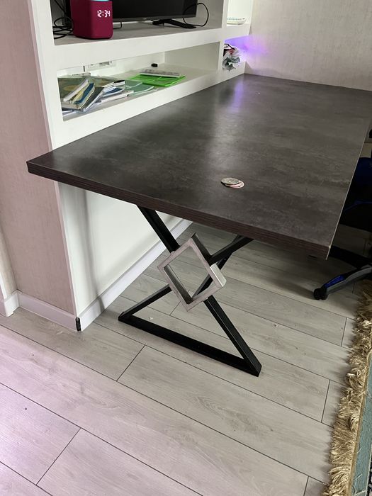 Продам стол лофт