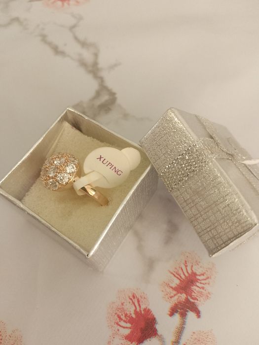 Продам серьги золотистый