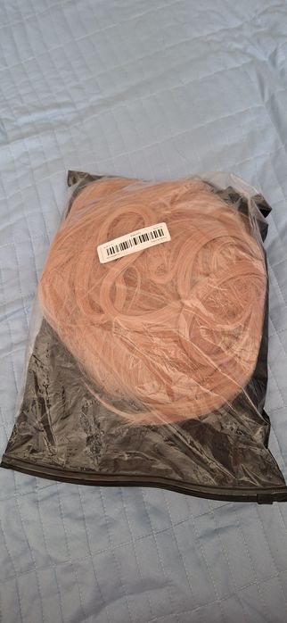 Розовый прямой парик