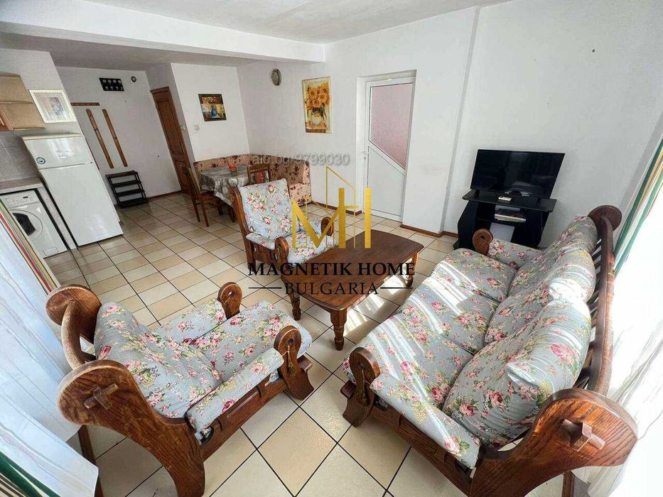 Уютен двустаен апартамент с дворна площадка до морската в ж.к. Лазур