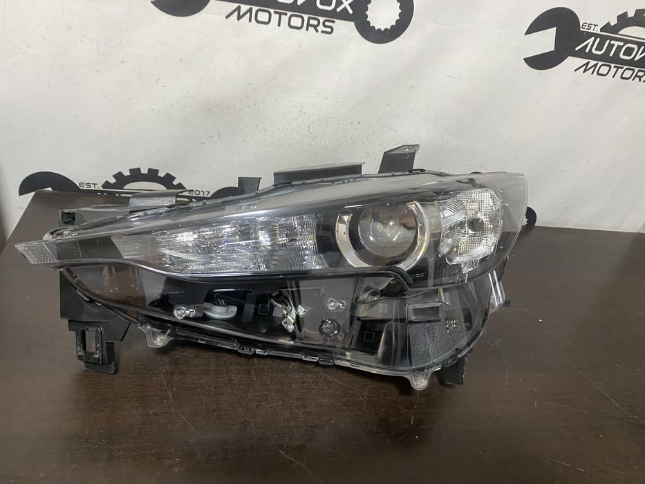 Far stanga cu led Mazda Cx5 an 2017-2021