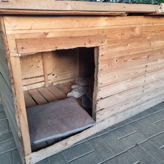 Продам большую будку для собак