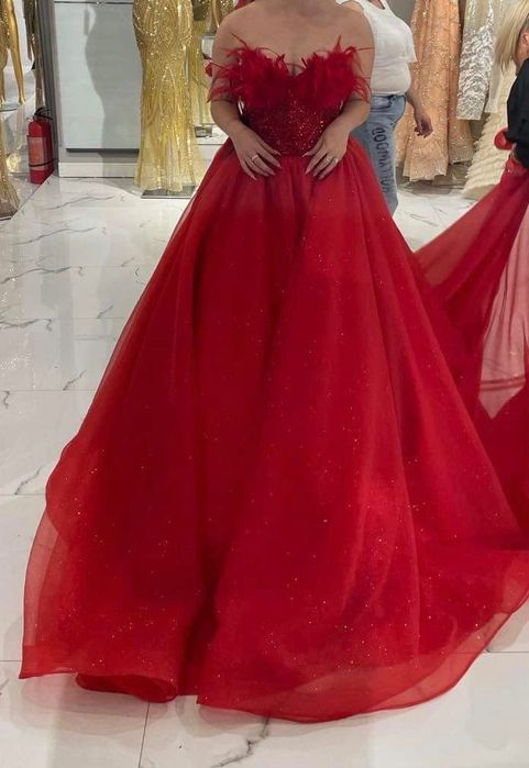 Официална червена рокля