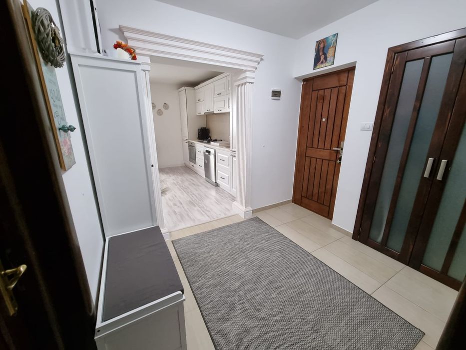 De vânzare apartament 3 camere în zona rezidențială,etaj 1,impecabil !
