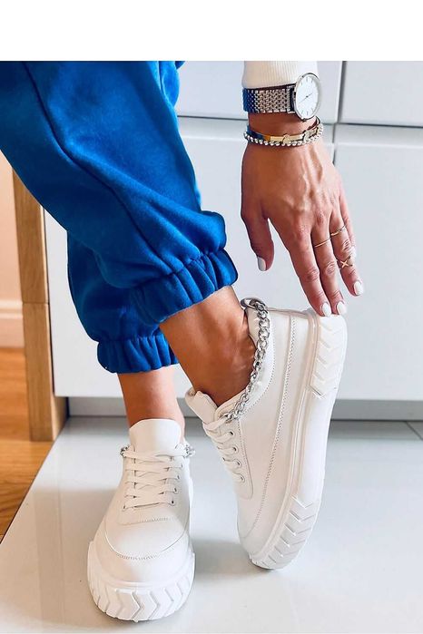 Pantofi sport casual alb cu accesoriu lantisor