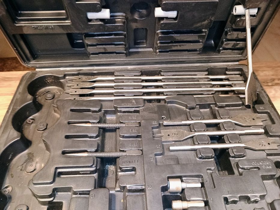 Cutie organizare accesorii,mai sunt 80 piese