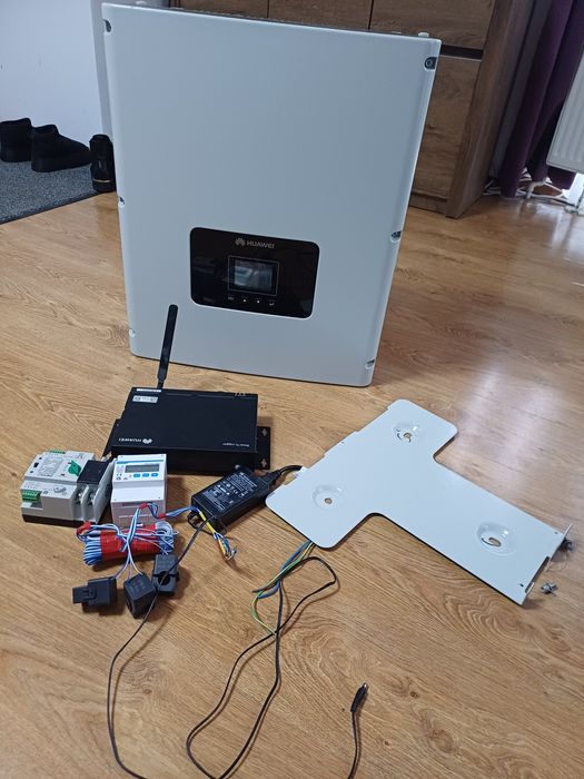 Invertor Huawei de 12 kw on grid, date jos pentru ca am montat cu  cas