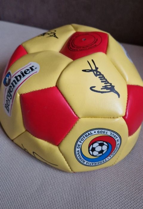Minge de fotbal noua Bergenbier cu autografe