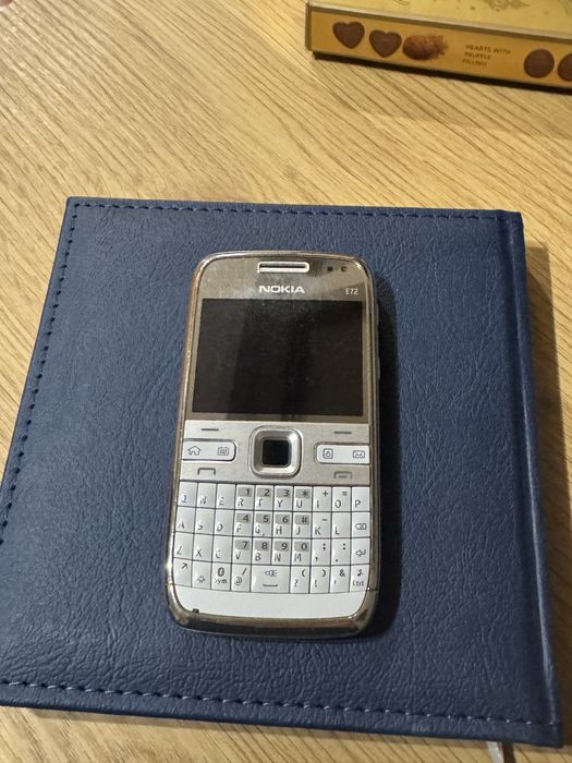 Телефон нокия Е72
