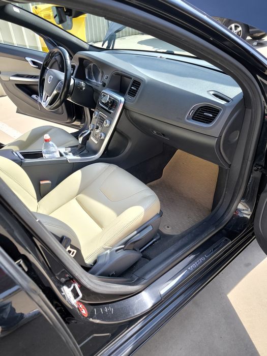 Volvo v60 negru 2015