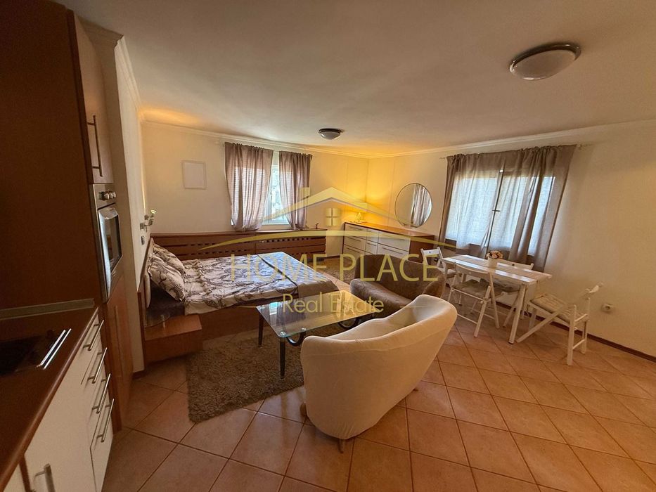 Дава се под наем Едностаен апартамент в Варна, Център - 33 кв.м за 561 € - Снимка #1