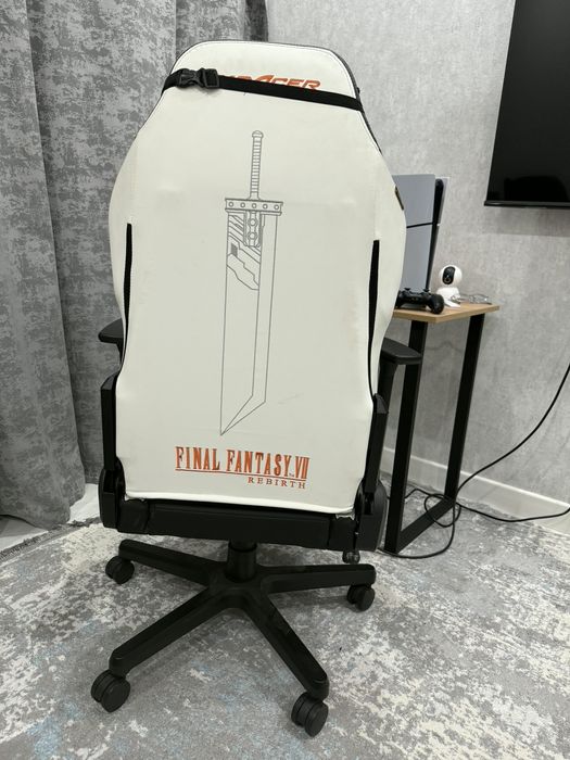 Игровое кресло DXRacer