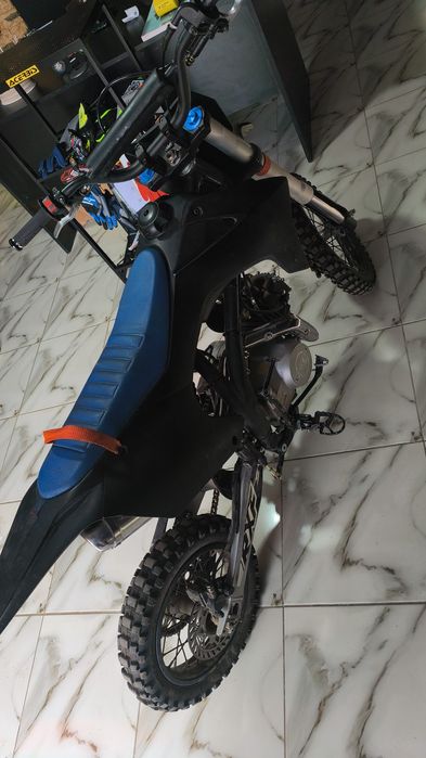 Vând motocicleta cross