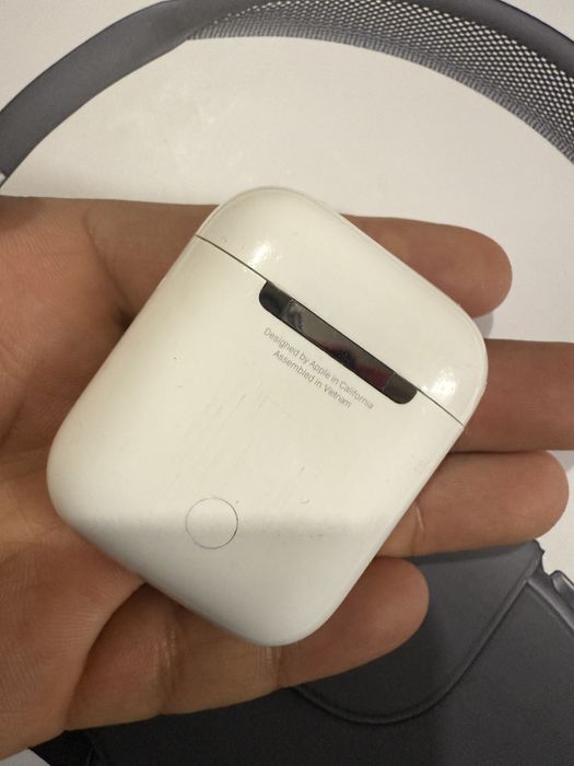 Продам кейс оригинал airpods 2