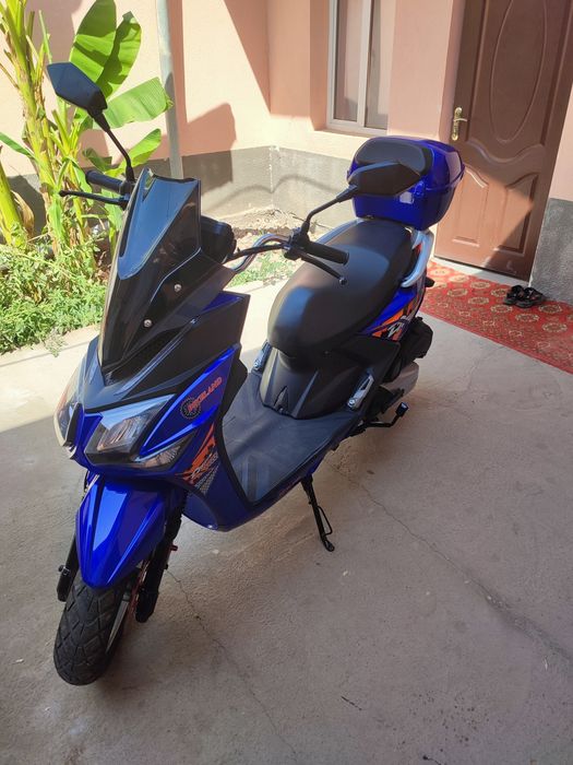 Продам скутер бензин  150 BVSR HONDA