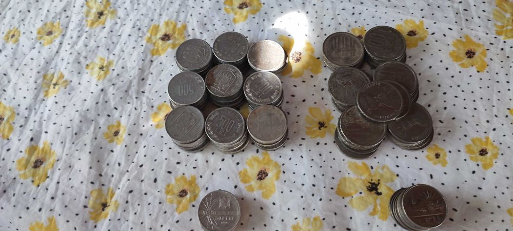 Vând monede de 500,100 ,5000 , 1 leu