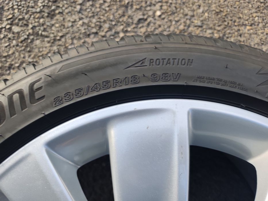 235/45/18" 4бр Bridgestone blizzak lm001,dot2022,6-7mm