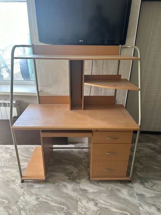 Стол комтерный не дорго!