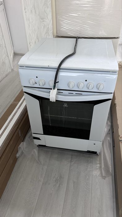 Продам плиту Indesit