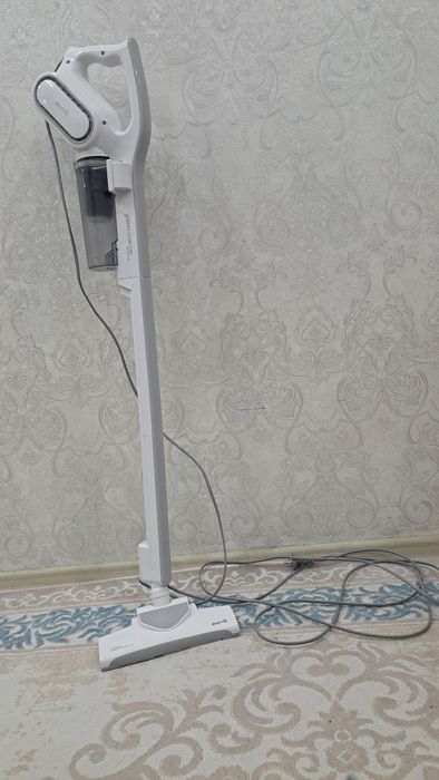 Продам пылесос вертикальный проводной