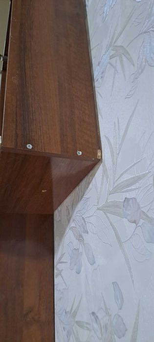 Полка в хорошем состоянии