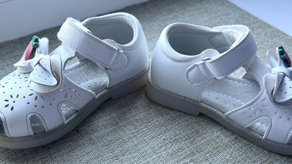 Продам сандалики на липучке