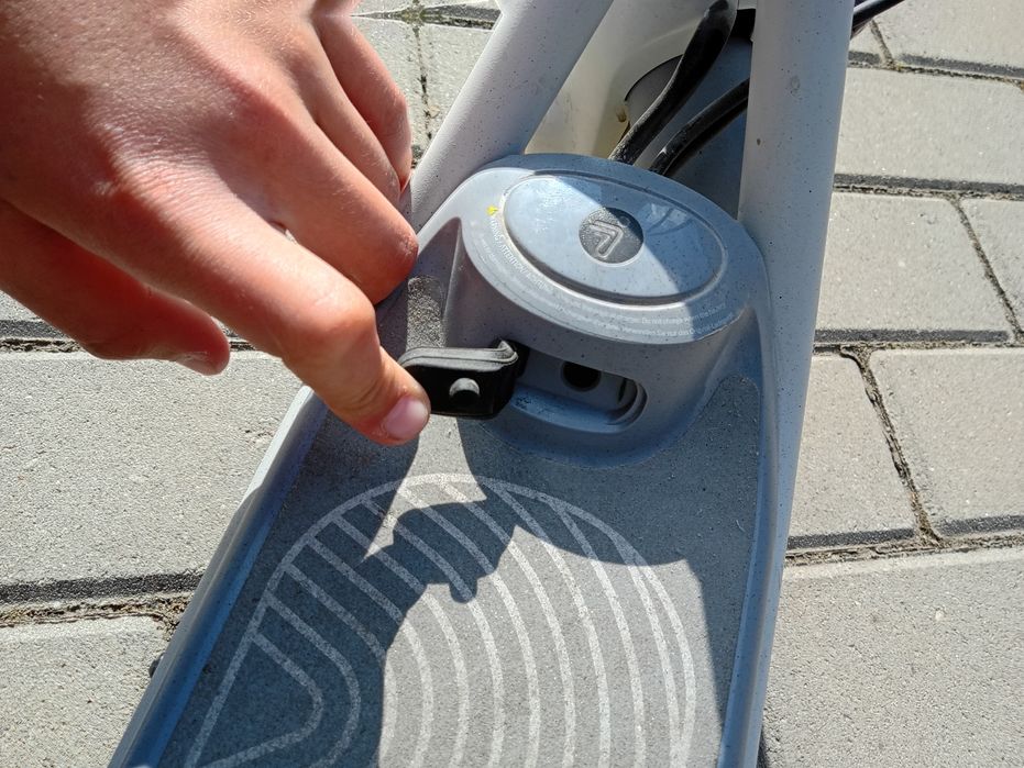 VAND trotinetă electrică perfect funcțională DAR FĂRĂ INCĂRCĂTOR
