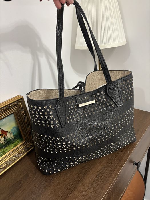 Чанта Guess с две лица черна и бежава
