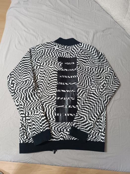 Продавам дамско горнище PUMA